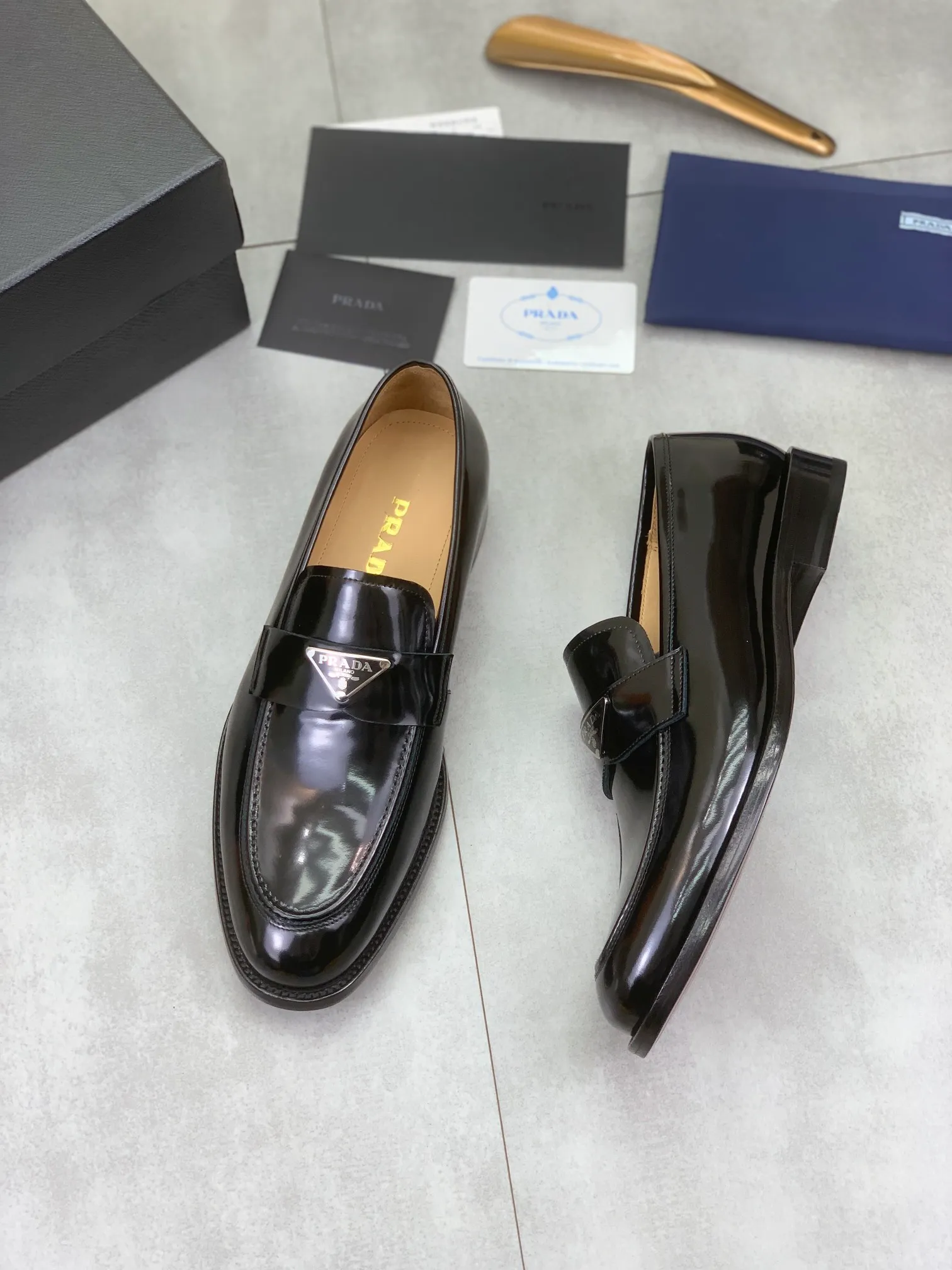 Factory price P920 💰 (high-grade genuine leather outsole) original quality, top version 🔱 ＰＲＡＤＡPrada. Men's business casual leather shoes, top quality products. 1:1 shipment⬆️Luxurious and noble👞All imported original brand fabrics, just to create a more comfortable wearing experience. Upper: original comfortable open-edge beaded calfskin➕Top imported water-dyed full cow lining, original lightweight and comfortable high-grade genuine leather outsole✔️Number: 39-44 (38.45.46 can be customized)